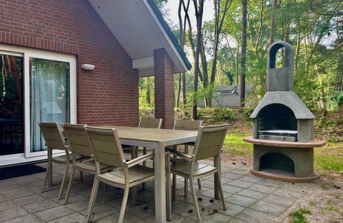 Beerze Cabina | Charming 6-person bungalow, suitable for all seasons.