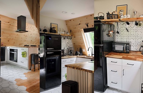 Friendship Cabaña | Charming A-Frame Cottage, HOT TUB, Fire Pit, Near GOLF & Lakes, 35min to Dells!