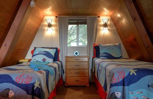 Otter Rock Chalet De Esquí | Charming A Frame Nestled Amidst Trees in Otter Rock, Oregon