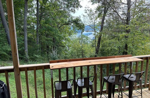 Jamestown Casa | Charming A-frame with Lake Cumberland Views