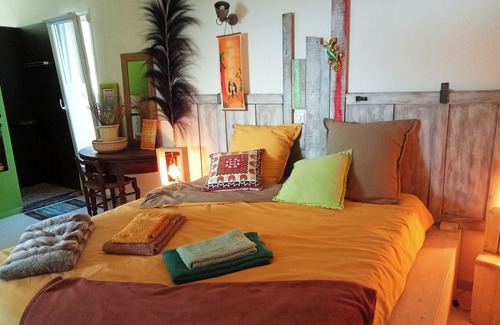 Carnoules Cama Y Desayuno | Charming accommodation with pool and spa