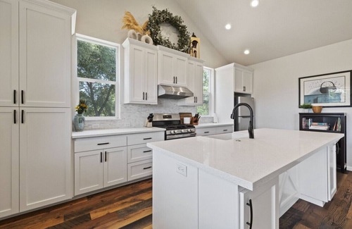 Sonora Casa | Charming Acres Farmhouse/ Family/ Pets/ AC/ Starling
