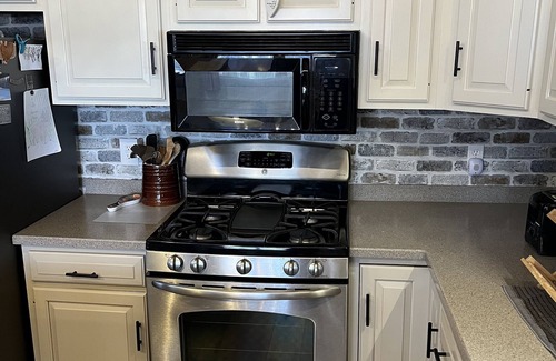 Thendara Casa | Charming ADK Retreat Walking Distance to Town and River