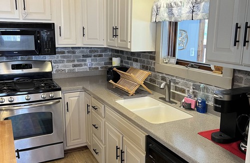 Thendara Casa | Charming ADK Retreat Walking Distance to Town and River