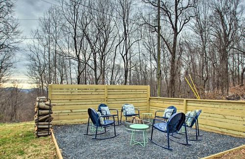 Afton Cabaña | Charming Afton Cottage w/ Fire Pit & Grill!