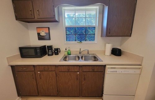 Northeast Pensacola Casa | Charming Airport 2bdr Retreat in Heart of Pensacola