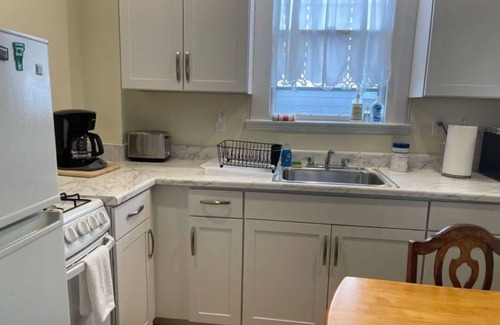 Munjoy Hill Apartamento | Charming, airy apt., steps from Eastern Promenade in lovely Portland with AC