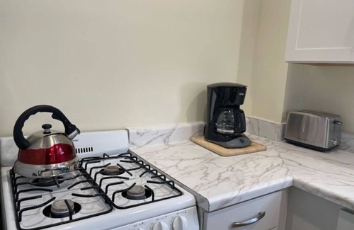 Munjoy Hill Apartamento | Charming, airy apt., steps from Eastern Promenade in lovely Portland with AC