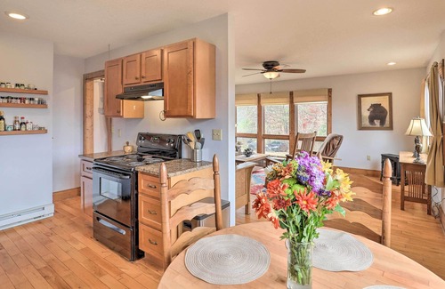 Weaverville Cabina | Charming Alexander Cabin w/ Private Hot Tub!