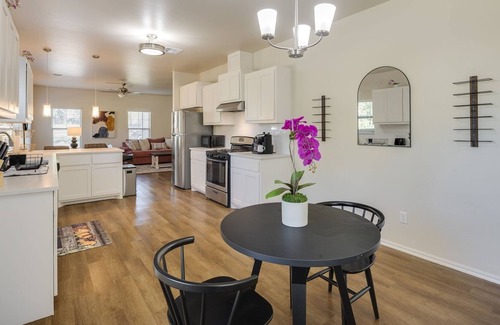 Central Oklahoma City Casa | Charming Allure Guest House Near Hospitals by RedAwning