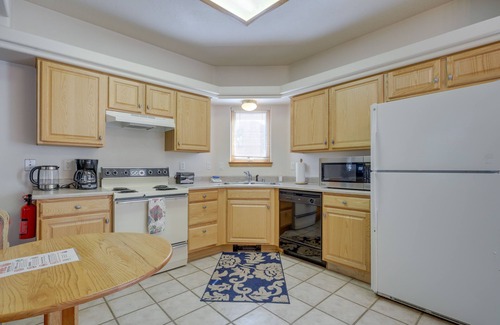 Amalia Cabina | Charming Amalia Retreat w/ Fireplace & Grill!