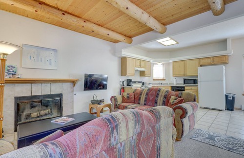 Amalia Cabina | Charming Amalia Retreat w/ Fireplace & Grill!