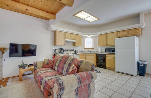 Amalia Cabina | Charming Amalia Retreat w/ Fireplace & Grill!