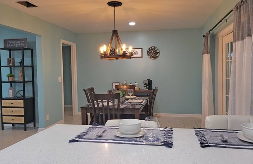 Brandon Casa | Charming and Bright Family Home