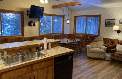 Lac du Flambeau Cabaña | Charming and Cozy, 4-Season, Fence Lake Cottage with Beautiful Sunset View