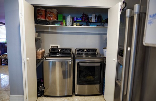 Pontchartrain Park Casa | Charming and comfortable 2-bedroom house that sleeps 6 with a gym.