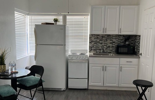 Parkside Apartamento | Charming and Comfortable Studio near the beach-A