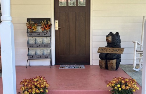Waynesville Casa | Charming and cozy 1920's bungalow with mountain views. Pet-friendly