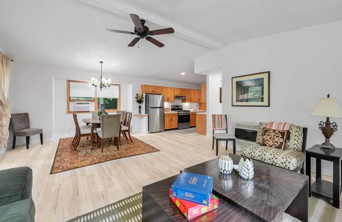 Canton Cabina | Charming and cozy 3-bedroom cabin featuring WiFi,and endless river frontage.
