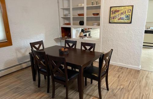 Bozeman Apartamento | Charming and cozy downtown Bozeman 3 bedroom condo Walk to dinner and drinks