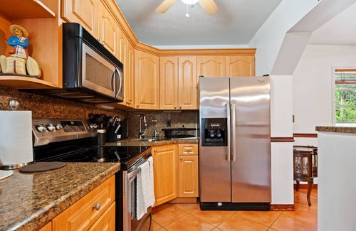 Westchester Casa | Charming and cozy family home 3 Bedrooms for up to 6 guests