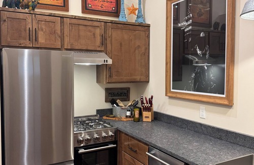 Newaygo Cabina | Charming and Cozy Retreat in Newaygo, MI- The Rustic Barn dominium