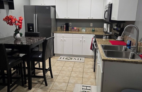 Westminister Casa | Charming and cozy 3-bedroom duplex in welcoming Lehigh Acres! Come stay here!!