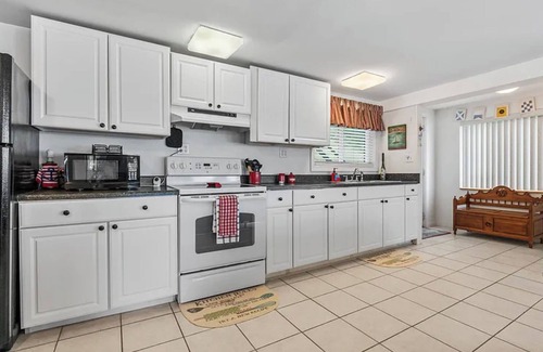West Bath Cabaña | Charming and family-friendly 2-bedroom waterfront cottage in peaceful West Bath