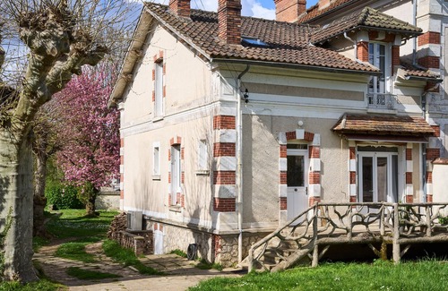 Montigny-sur-Loing Casa | Charming and bright house 10min walk from the river and forest!