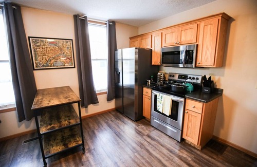 West Seventh Casa | Charming and Historic 5BR Near DT, Irvine Park and Cathedral Hill