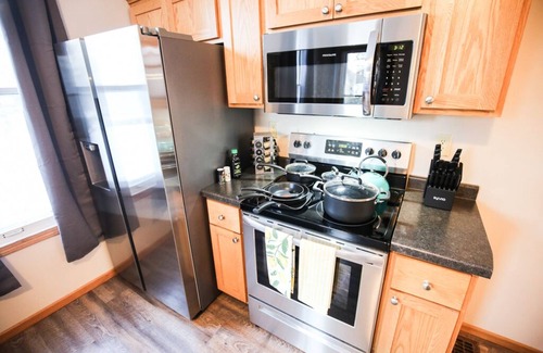 West Seventh Casa | Charming and Historic 5BR Near DT, Irvine Park and Cathedral Hill