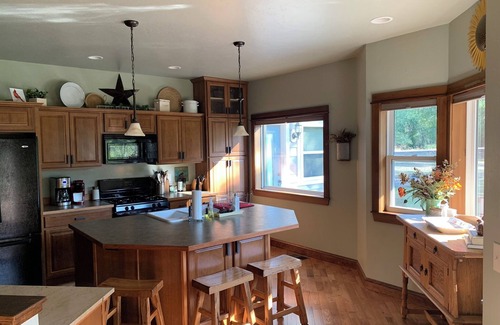 Grantsdale Casa | Charming and private 3-bedroom house on Camas Creek South of Hamilton