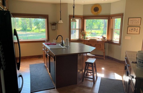 Grantsdale Casa | Charming and private 3-bedroom house on Camas Creek South of Hamilton