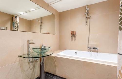 Barao de Sao Joao Casa | Charming and Comfy 3 BDR House by LovelyStay