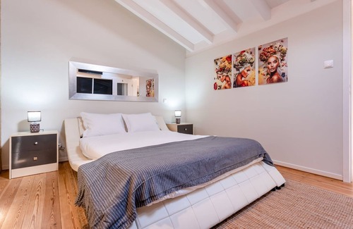Barao de Sao Joao Casa | Charming and Comfy 3 BDR House by LovelyStay