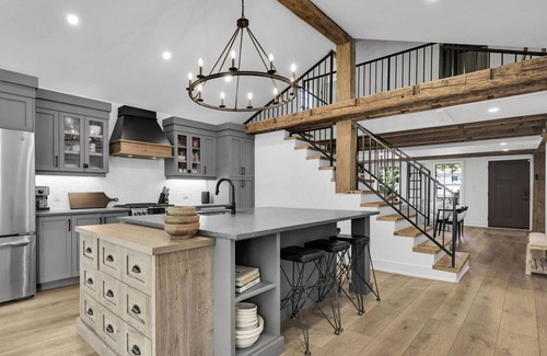 Sparta Casa | Charming and Rustic Farmhouse-style home in the heart of Sparta, ON