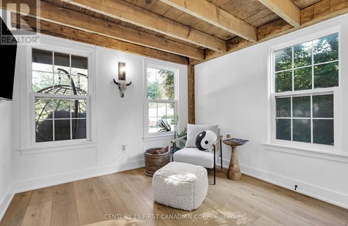 Sparta Casa | Charming and Rustic Farmhouse-style home in the heart of Sparta, ON