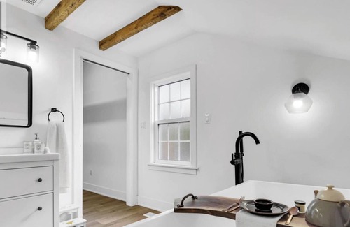 Sparta Casa | Charming and Rustic Farmhouse-style home in the heart of Sparta, ON