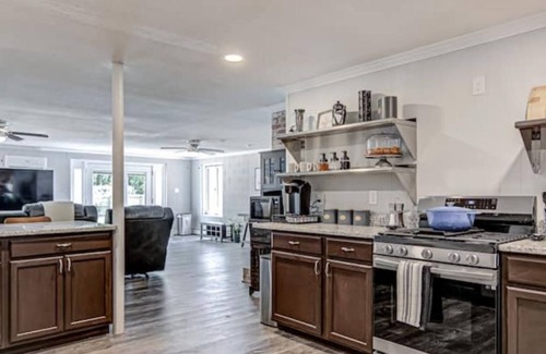 Jamestown Casa | Charming and Spacious 8BR/5BA Home in Jamestown