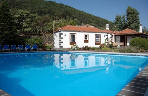 Villa de Mazo Apartamento | La Exquisita Casa Tres Pinos: Tranquilidad y Naturaleza en Villa de Ma