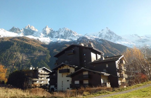 Chamonix City Centre Apartamento | Encantador apartamento en Chamonix con balcón, se admiten mascotas, aparcamiento