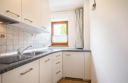 Maranza Apartamento | Charming Apartment “Haselstaude - Abendrot” with Mountain View, Wi-Fi, Terrace & Garden; Parking Available
