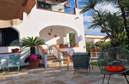 San Felice Circeo Apartamento | Apartamento en villa 'Bouganville' con vistas al mar y la montaña