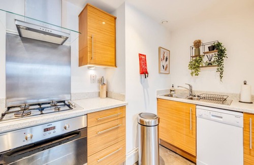 Fenny Stratford Casa | Charming Apartment Balcony Parking Fast Wifi Smart TV