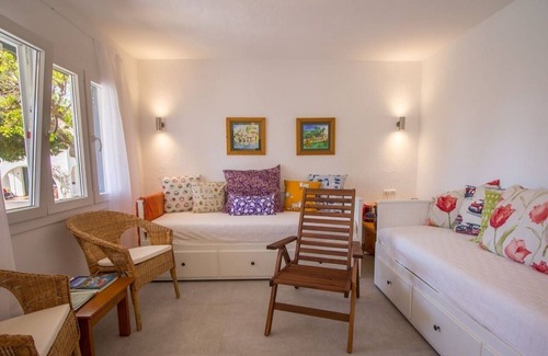 Binisafua Casa | Charming apartment and pool facing the beach