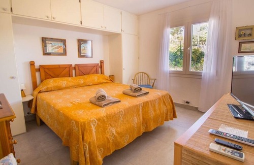 Binisafua Casa | Charming apartment and pool facing the beach