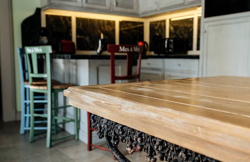 Pezenas Apartamento | Apartamento encantador, aire acondicionado, admite mascotas, en el centro histórico de Pézenas