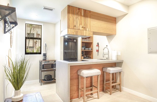 East Little Havana Apartamento | Charming Apartment Comfort Awaits