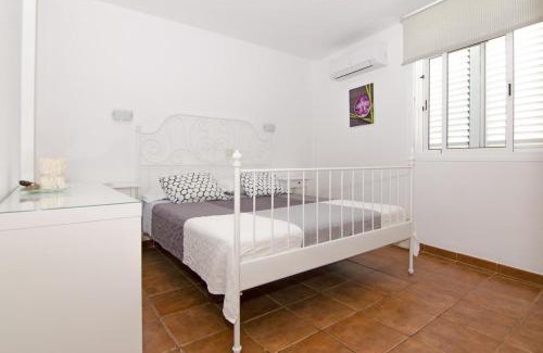 Lomo Quiebre Apartamento | Charming Apartment in Puerto de Mogán - 80m², Mountain/Sea View