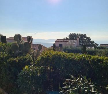 La Croix-Valmer Apartamento | charming apartment - view of the Cavalaire bay